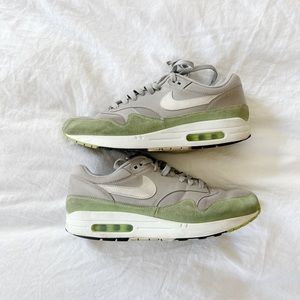 Men’s 10.5 Nike Sneaker